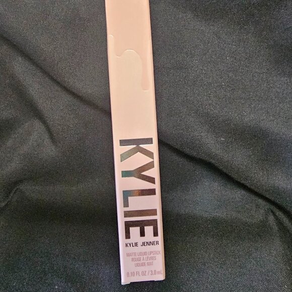 Kylie Cosmetics Another Day, Another Nude Matte Liquid Lipstick - Picture 2 of 3